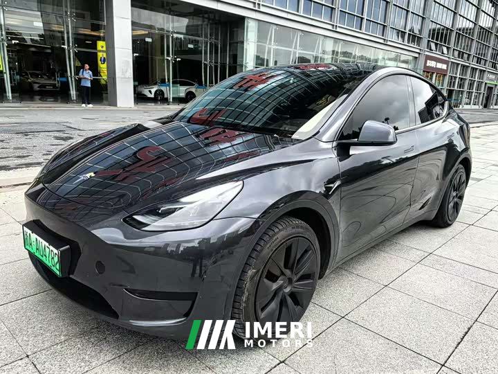 Tesla Model Y Rear-Wheel Drive