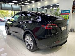 Tesla Model Y Standard Range RWD - ფოტო 5