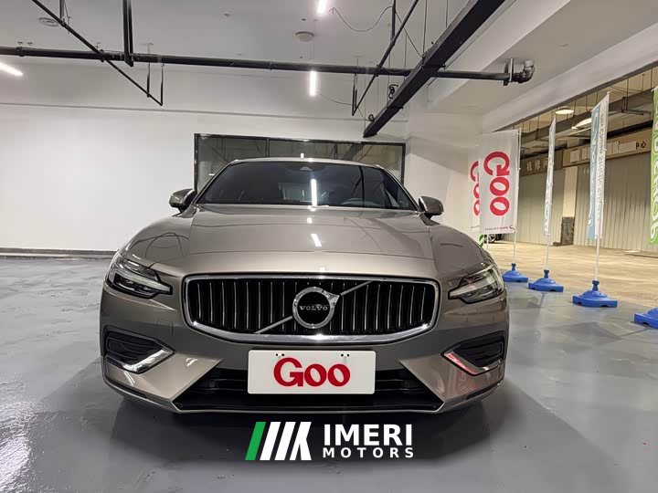 Volvo S60 2022 B4 Intelligent Remote Luxury Edition - ავტომობილი ჩინეთიდან