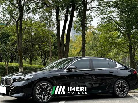2025 BMW 5 Series 530Li Luxury M Sport Package