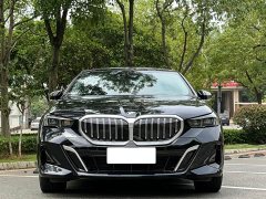 BMW 5 Series 530Li Luxury M Sport Package - ფოტო 2