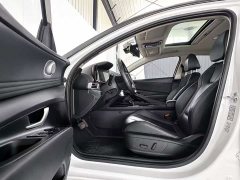 Hyundai Elantra 1.5L CVT Luxury - ფოტო 12