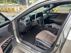 Lexus ES 300h Excellence Edition - ფოტო 3