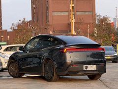 Tesla Model Y Rear-Wheel Drive - ფოტო 7