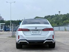BMW 5 Series 530Li Luxury M Sport Package - ფოტო 10