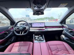 BMW 5 Series 530Li Luxury M Sport Package - ფოტო 6