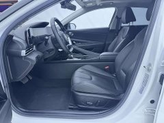 Hyundai Elantra 1.5L CVT Luxury - ფოტო 13