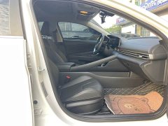 Hyundai Elantra 2022 1.5L CVT Luxury - ფოტო 12