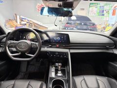 Hyundai Elantra 1.5L CVT Luxury - ფოტო 10