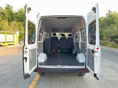 Maxus V80 2019 2.5T Classic 6-speed manual Aoyuntong Facelift Short Wheelbase Medium Roof 5/6-seater - ფოტო 9
