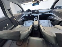 Hyundai Elantra 1.5L CVT Luxury - ფოტო 11