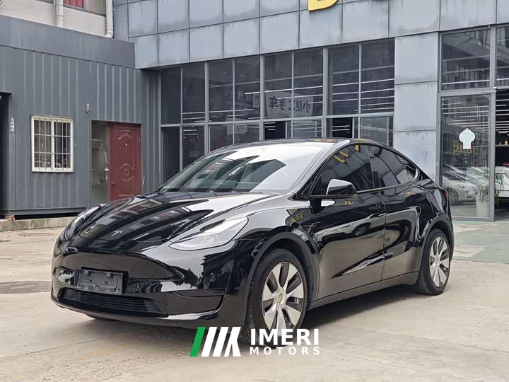 Tesla Model Y Facelift Rear-Wheel Drive