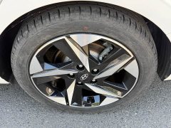 Hyundai Elantra 1.5L CVT Luxury - ფოტო 10