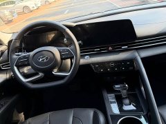 Hyundai Elantra 1.5L CVT Luxury - ფოტო 17