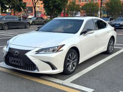Lexus ES 200 Premium Edition - ფოტო 1