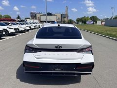Hyundai Elantra 1.5L CVT Luxury - ფოტო 12