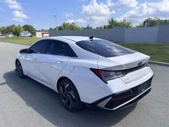 Hyundai Elantra 1.5L CVT Luxury - ფოტო 13