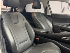 Hyundai Elantra 1.5L CVT Luxury - ფოტო 12