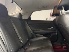 Hyundai Elantra 1.5L CVT Luxury - ფოტო 13