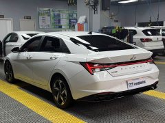 Hyundai Elantra 1.5L CVT Luxury - ფოტო 4