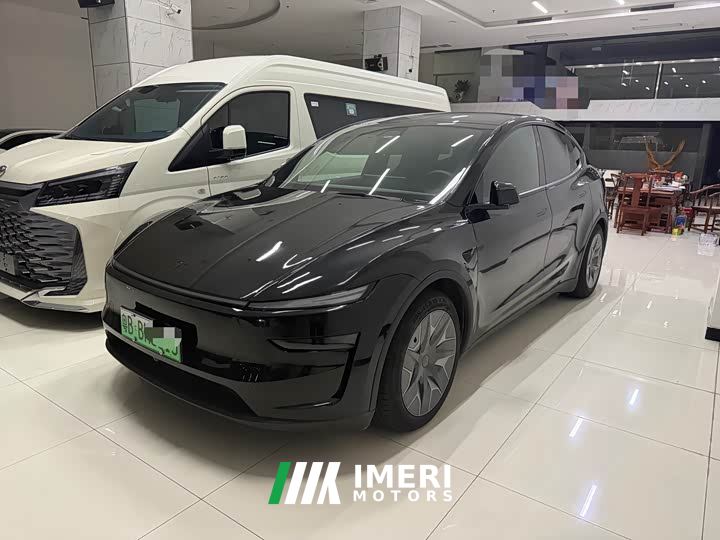 Tesla Model Y L Long Range All-Wheel Drive