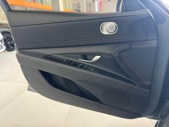 Hyundai Elantra 1.5L CVT Luxury - ფოტო 13