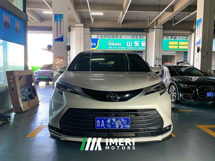 Toyota Sienna 2.5L Hybrid AWD Premium