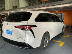 Toyota Sienna 2.5L Hybrid AWD Premium - ფოტო 3