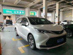 Toyota Sienna 2.5L Hybrid AWD Premium - ფოტო 4