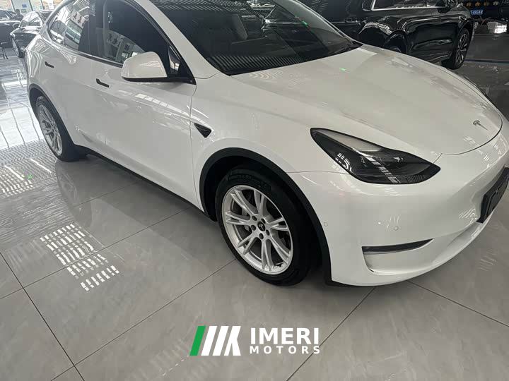 Tesla Model Y Long Range All-Wheel Drive
