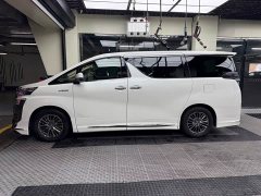 Toyota Vellfire 2020 Dual Motor 2.5L HV Premium Edition - ფოტო 2