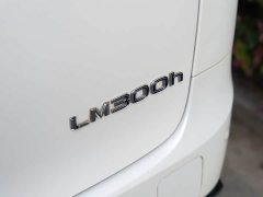 Lexus LM 2020 300h Four-Seat Royal Edition - ფოტო 8