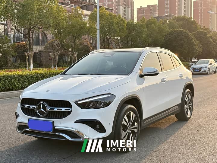 Mercedes-Benz GLA 200
