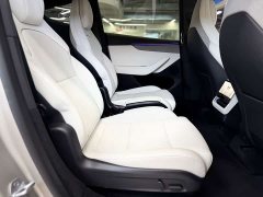 Tesla Model Y L Long Range All-Wheel Drive - ფოტო 16