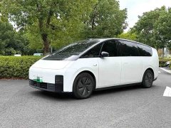 Li Auto MEGA Home Family Edition - ფოტო 1