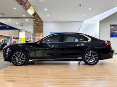 BMW 7 Series 2023 735Li M Sport Package - ფოტო 4