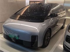 Li Auto MEGA Home Family Edition - ფოტო 1