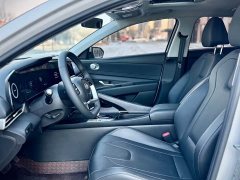 Hyundai Elantra 1.5L CVT Luxury - ფოტო 10