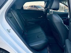 Hyundai Elantra 1.5L CVT Luxury - ფოტო 12