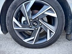 Hyundai Elantra 1.5L CVT Luxury - ფოტო 9