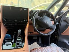 Toyota Vellfire Crown Hybrid 2.5L Graphite Gold Edition - ფოტო 7