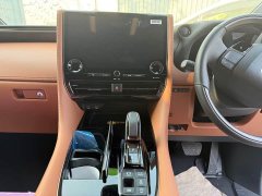 Toyota Vellfire Crown Hybrid 2.5L Graphite Gold Edition - ფოტო 8