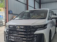 Toyota Vellfire Crown Hybrid 2.5L Premium Edition - ფოტო 1
