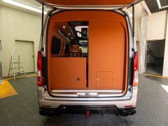 Toyota HIACE 3.5L Automatic - ფოტო 12