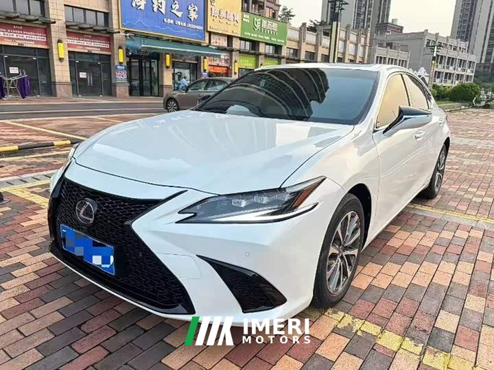 Lexus ES 300h Excellence Edition