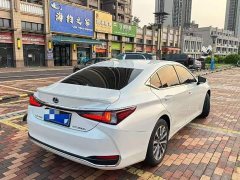 Lexus ES 300h Excellence Edition - ფოტო 3