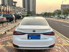 Lexus ES 300h Excellence Edition - ფოტო 4