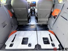 Toyota Gravia 2.5L Hybrid Comfort Edition - ფოტო 17