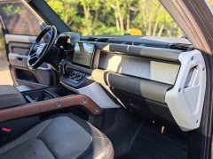 Land Rover Defender 110 P400 Dark Edition - ფოტო 13