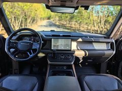 Land Rover Defender 110 P400 Dark Edition - ფოტო 16